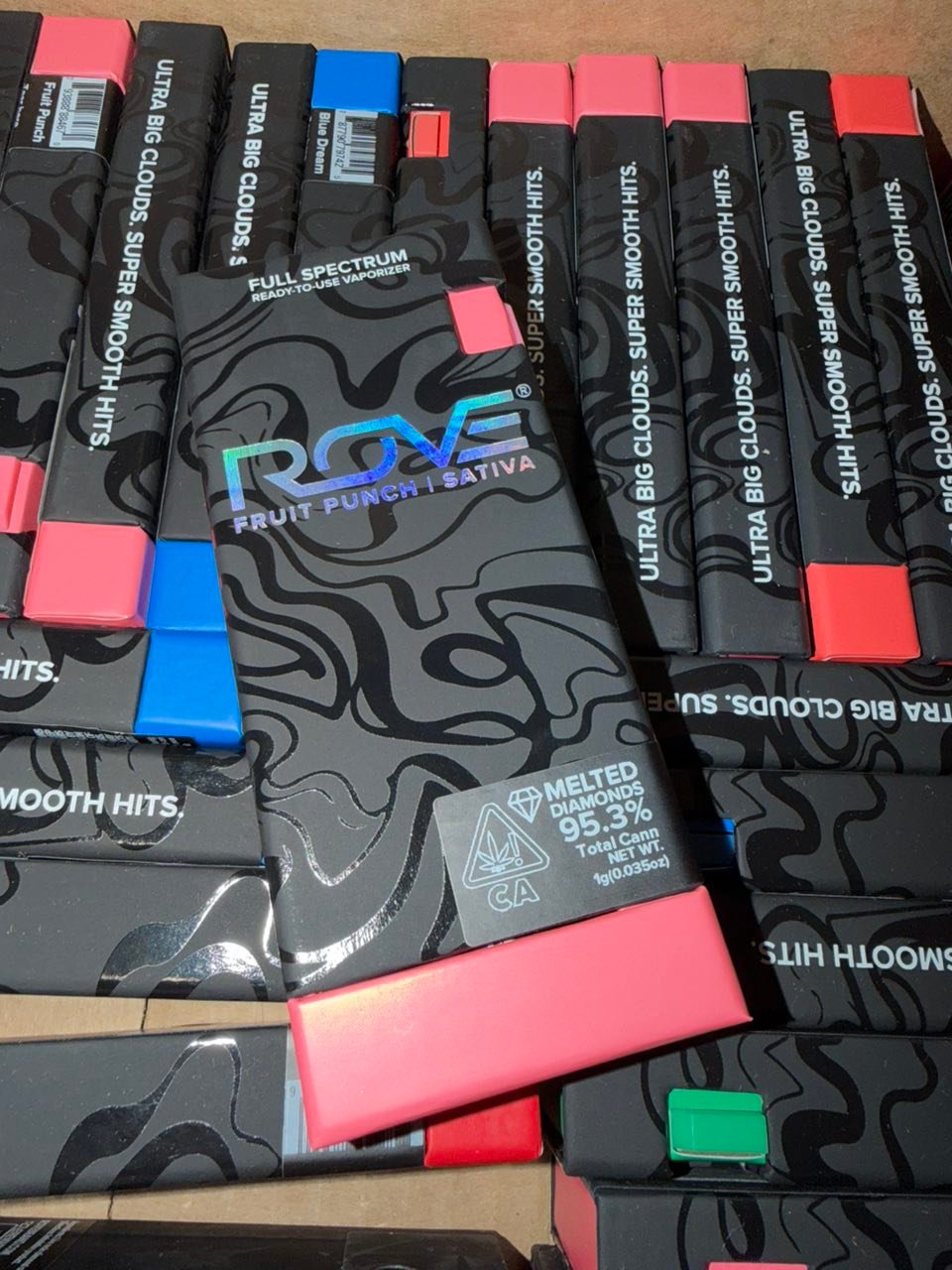 ROVE pods Main Product Banner Displaying Magnetic PCTG Reservoir and Gold Contact Base